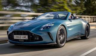 Aston Martin Vantage Roadster - front